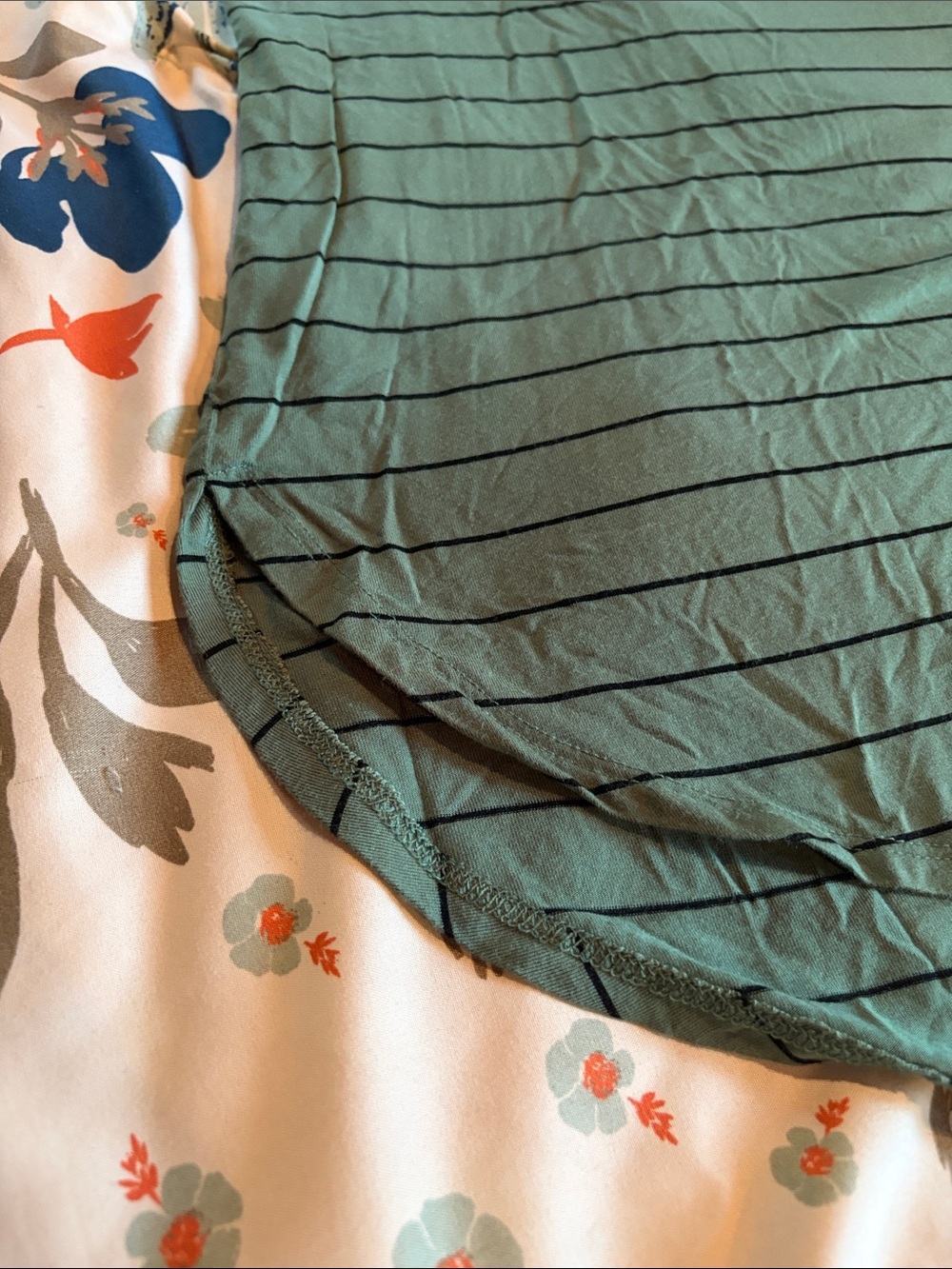 Lot of 2 Women’s Time and Tru Short Sleeve Tees - Picture 7 of 11